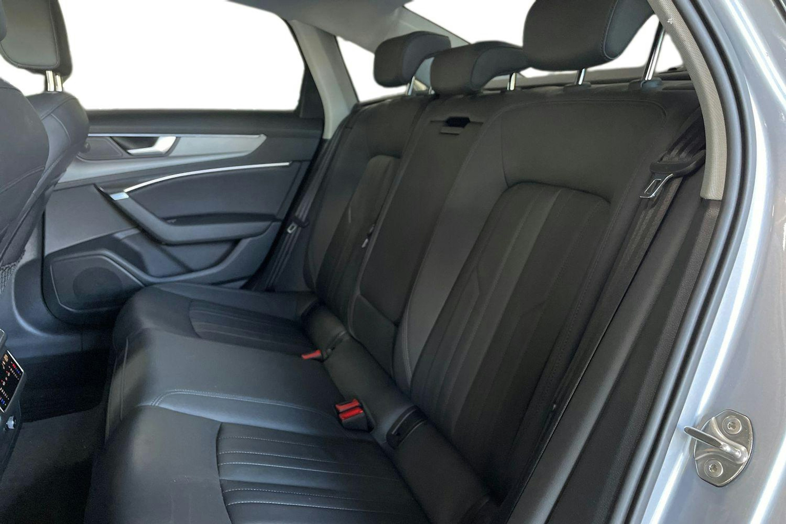 Harmaa Audi A6 2023 kuva 10.