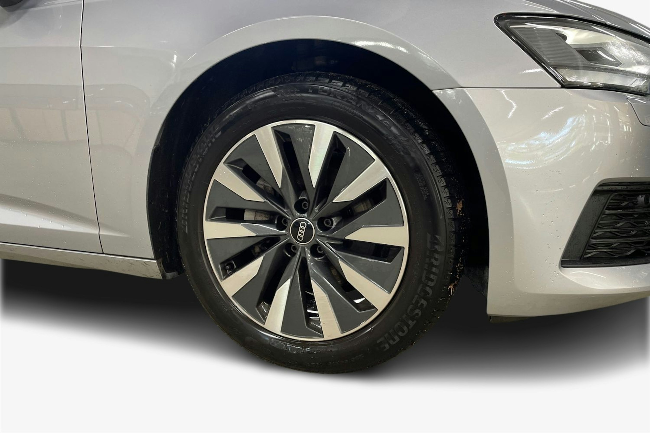 Harmaa Audi A6 2023 kuva 11.
