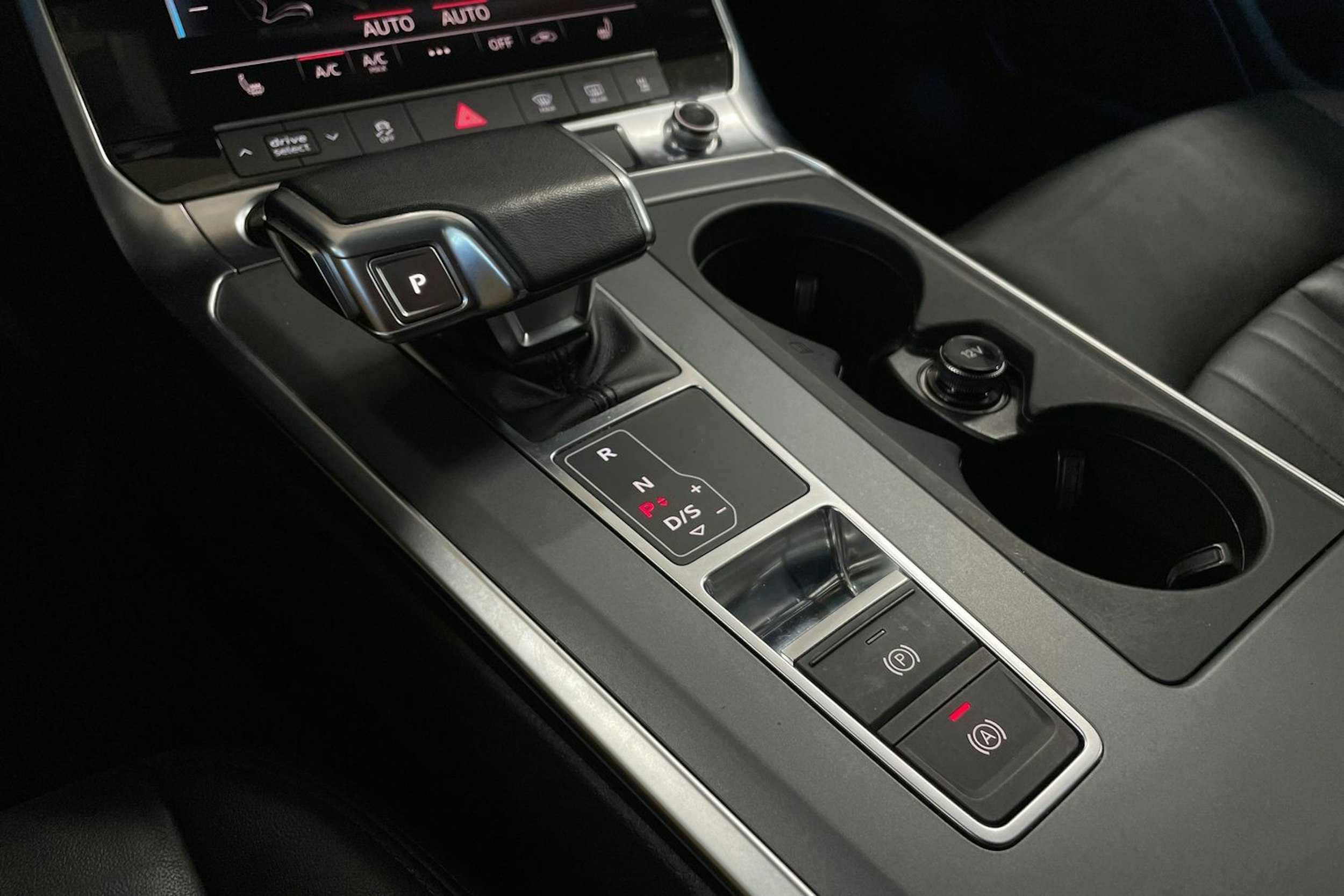 Harmaa Audi A6 2023 kuva 19.