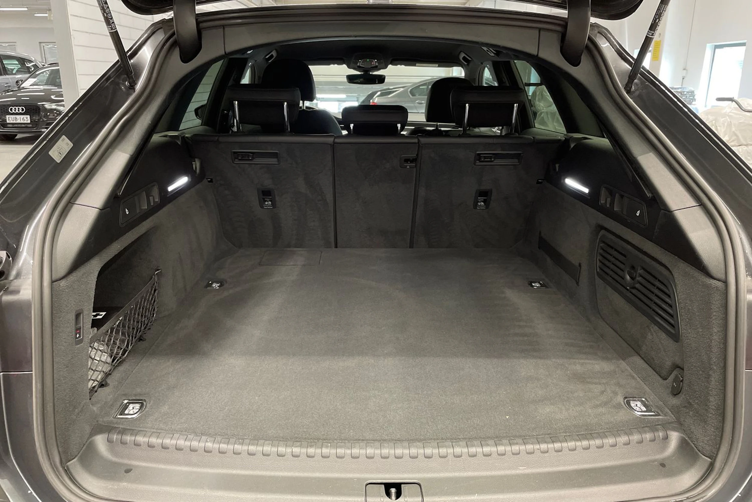 Harmaa Audi A6 2023 kuva 12.