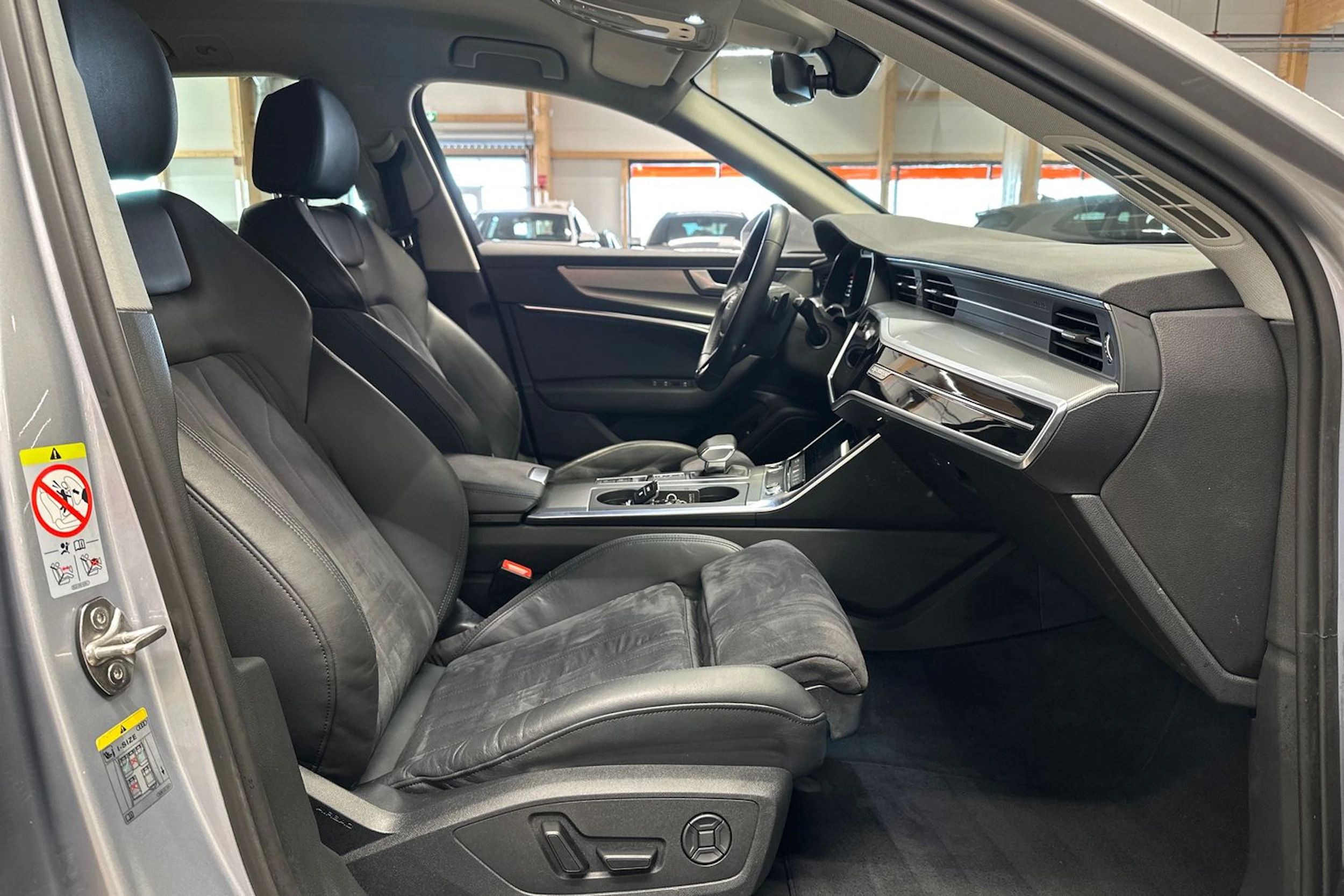 harmaa Audi A6 2023 kuva 11.