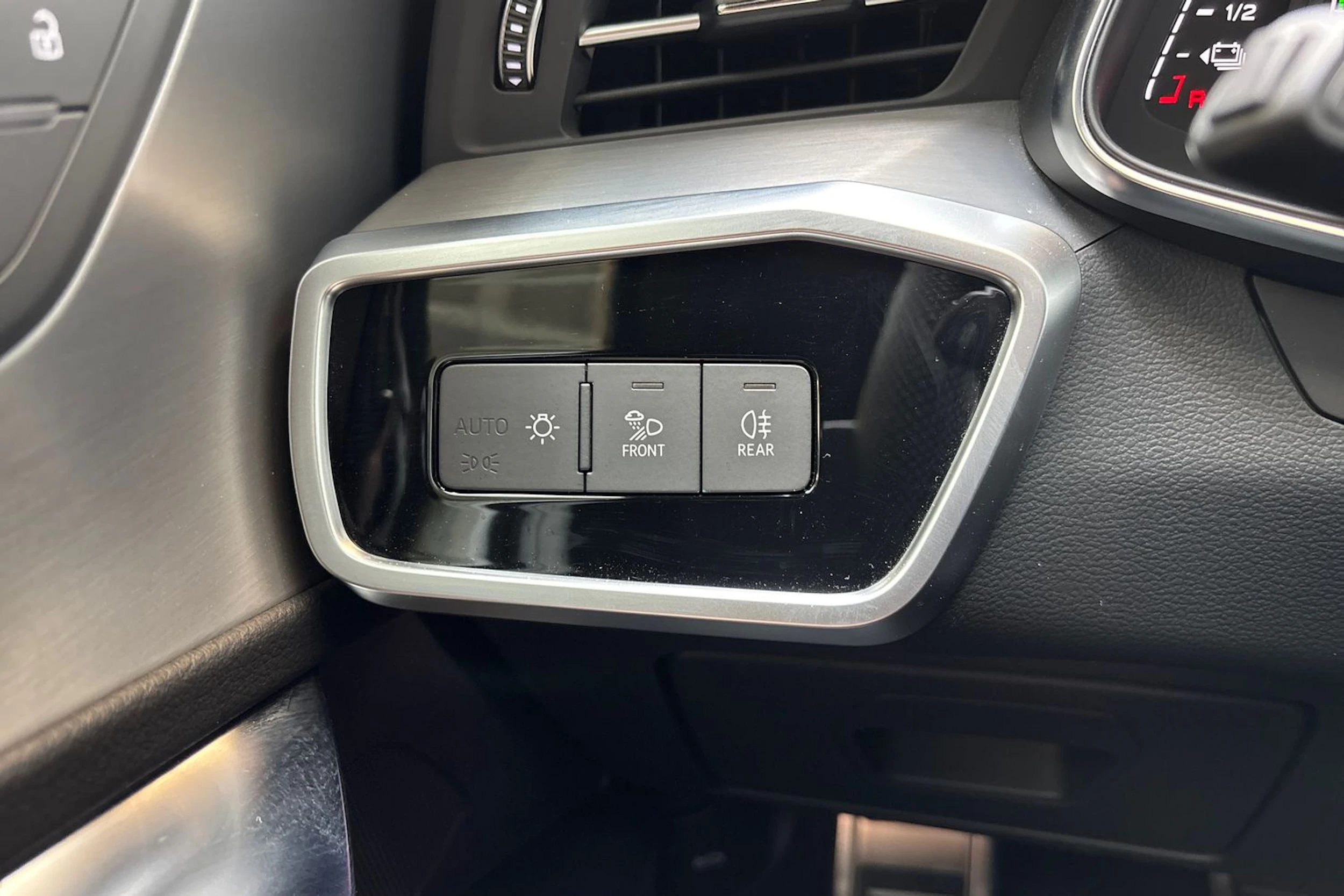 met. musta Audi A6 2023 kuva 16.