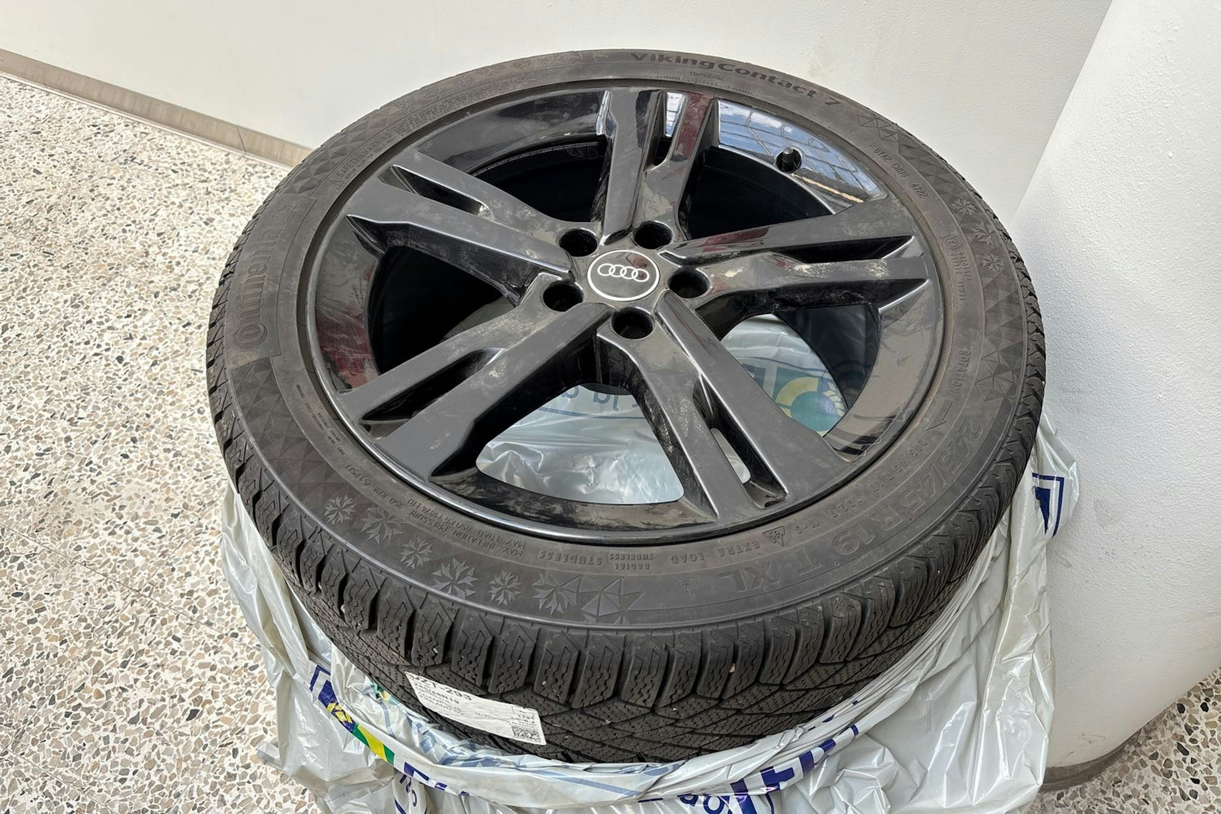 musta Audi A6 2023 kuva 15.