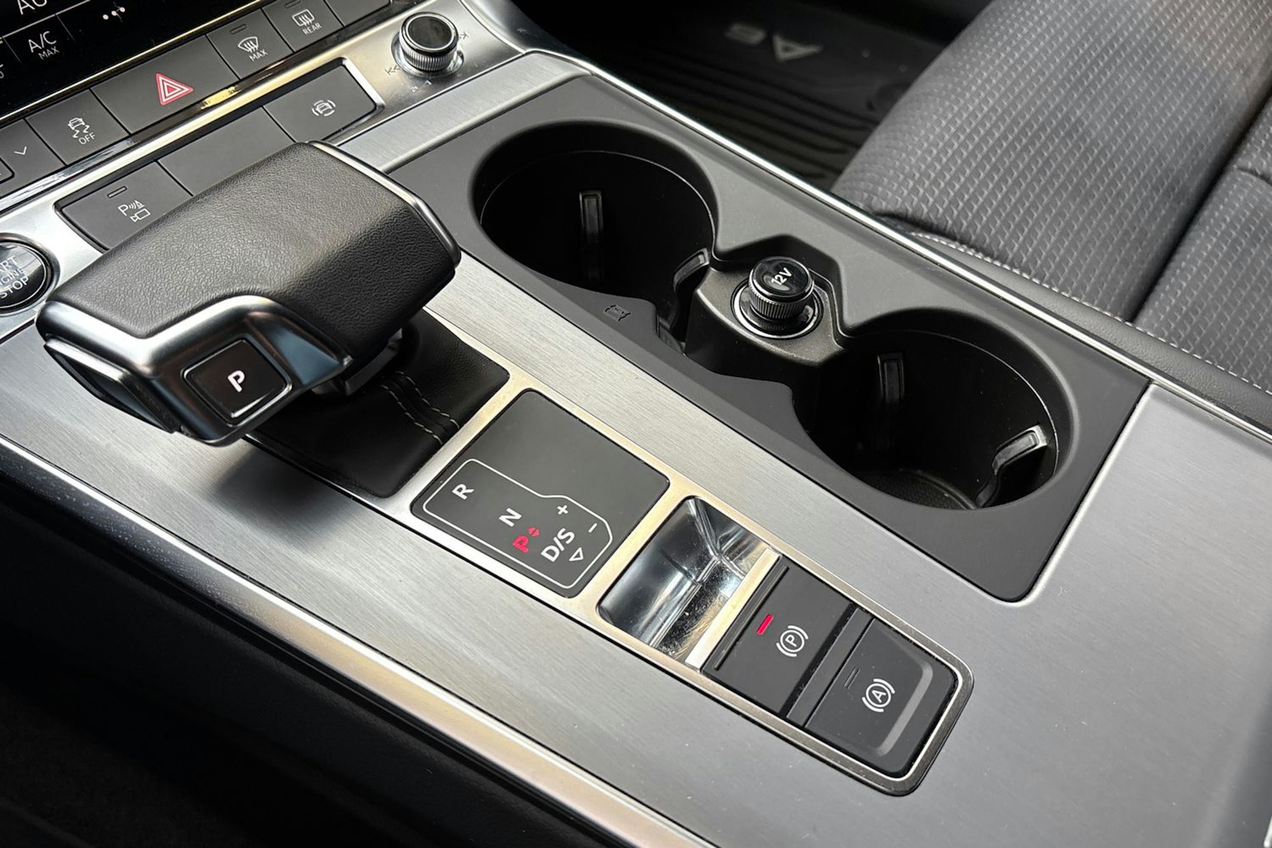 musta Audi A6 2023 kuva 32.
