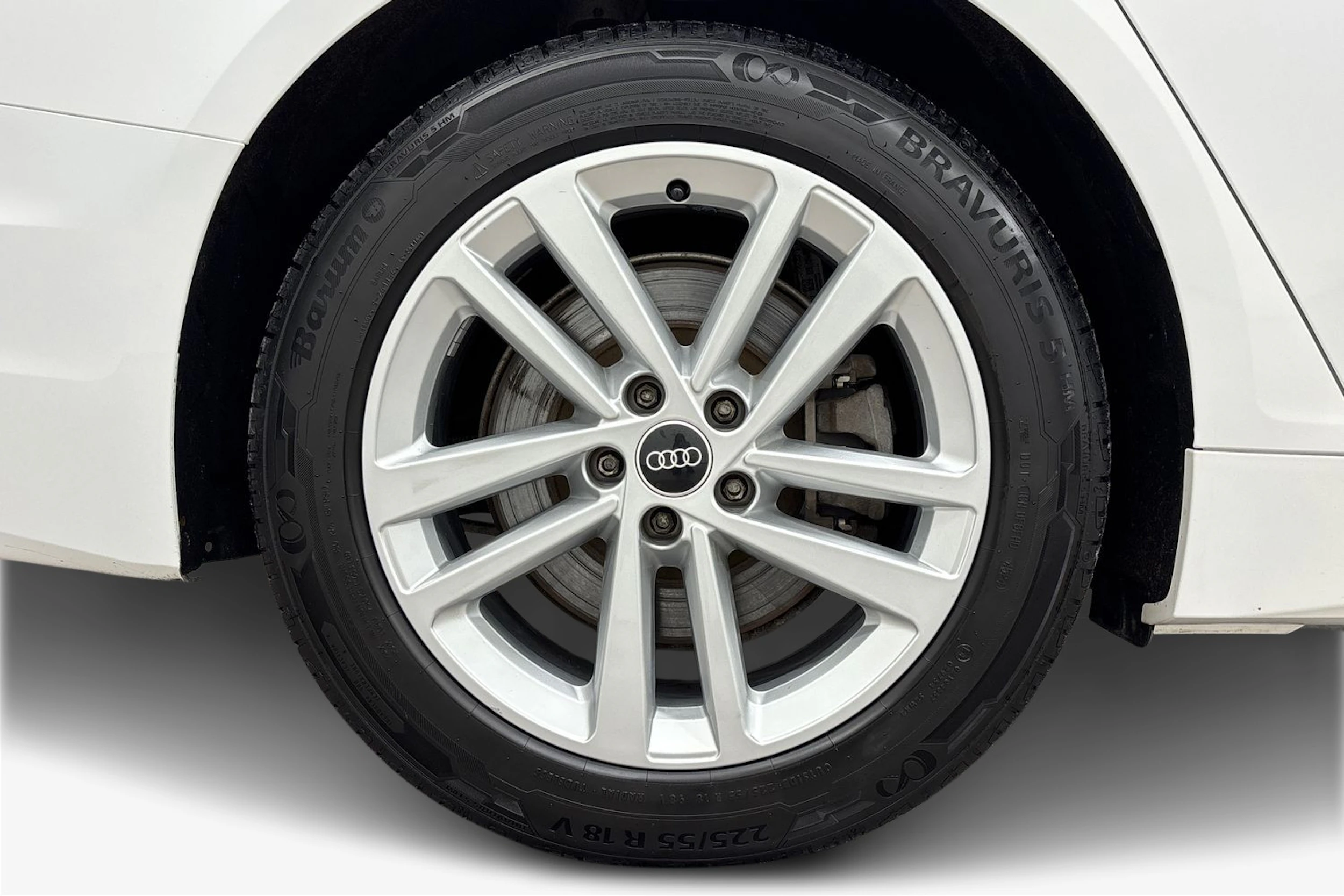 valkoinen Audi A6 2023 kuva 12.