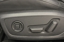 valkoinen Audi A6 2023 kuva 16.