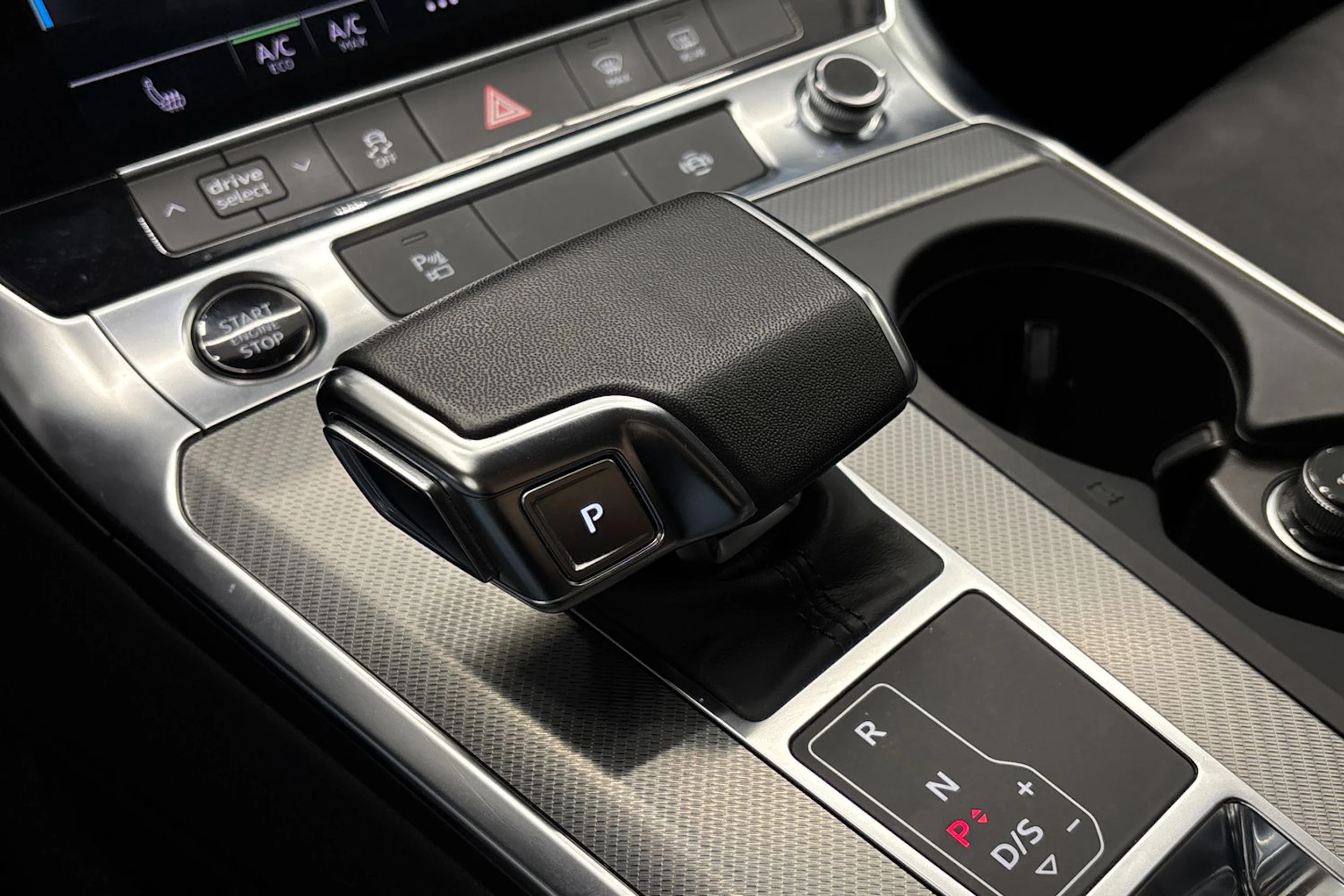 valkoinen Audi A6 2023 kuva 30.