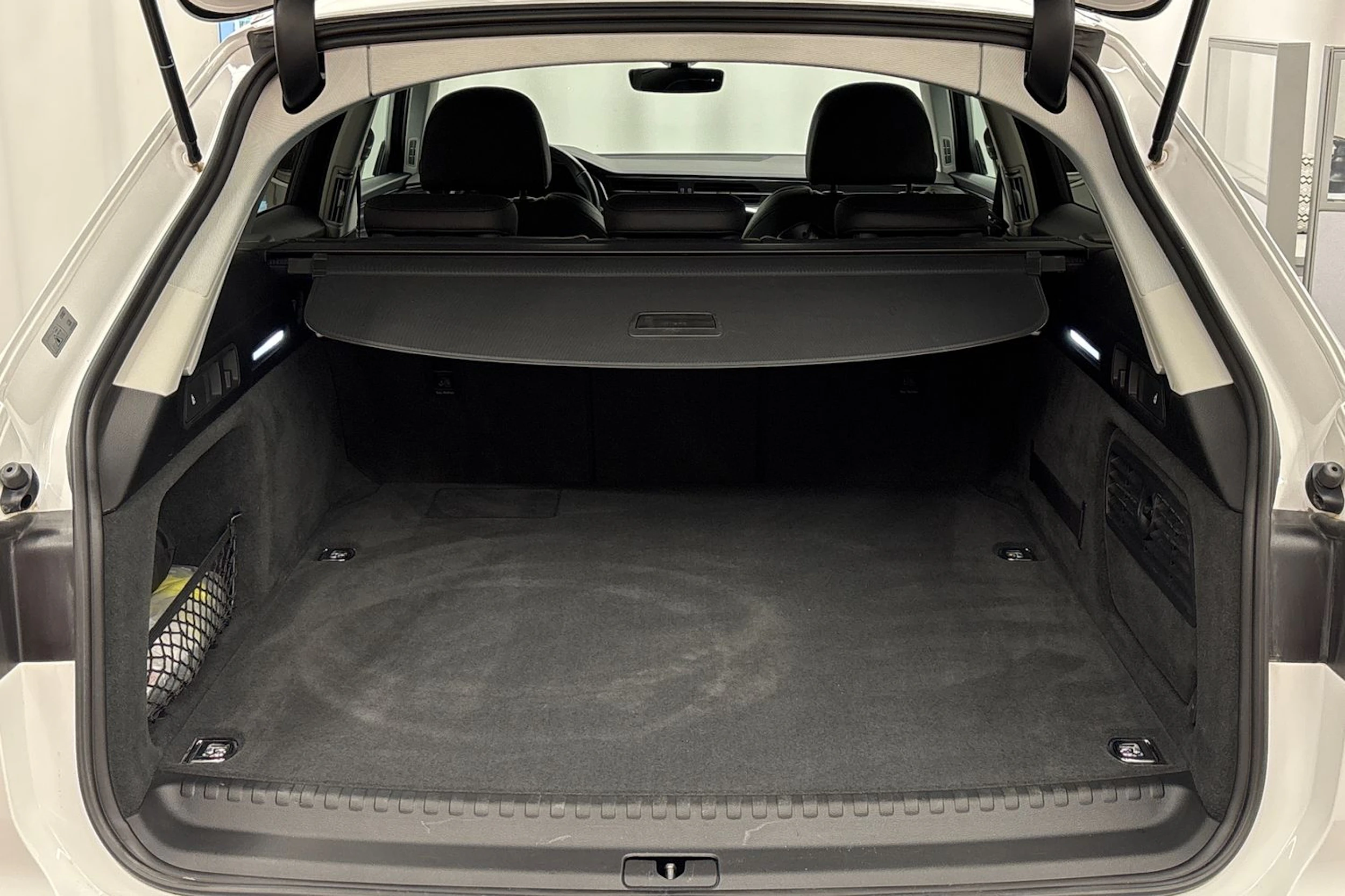 valkoinen Audi A6 2023 kuva 31.