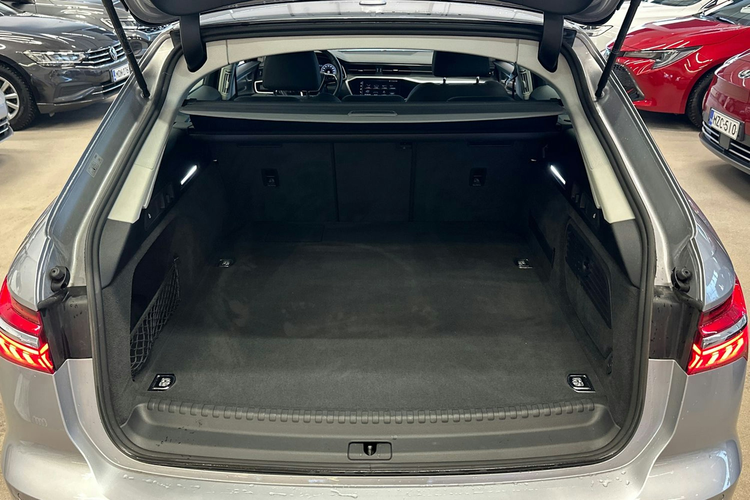 harmaa Audi A6 2023 kuva 20.