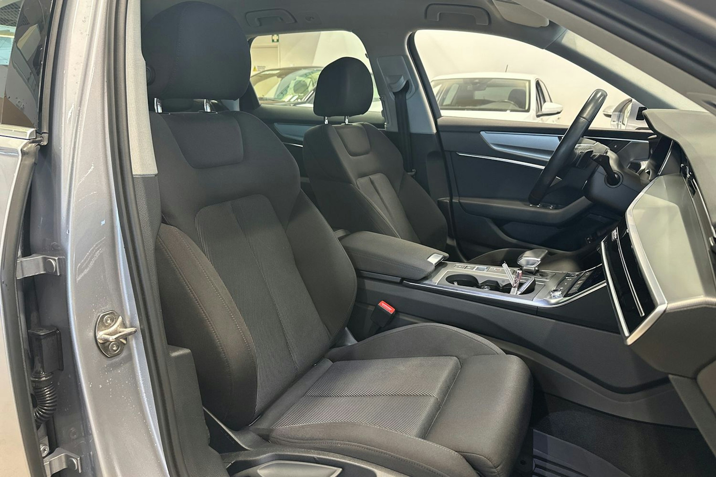 harmaa Audi A6 2023 kuva 24.