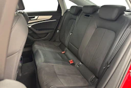 punainen Audi A6 2023 kuva 11.