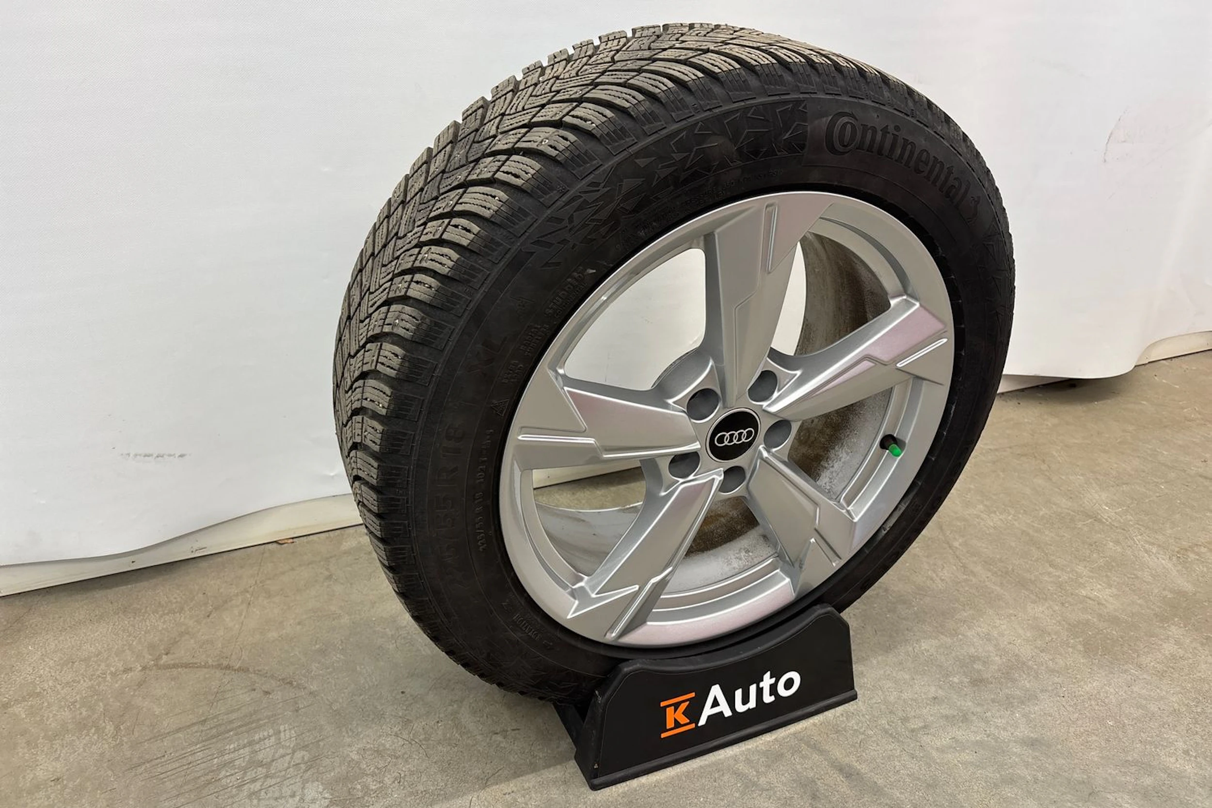punainen Audi A6 2023 kuva 13.