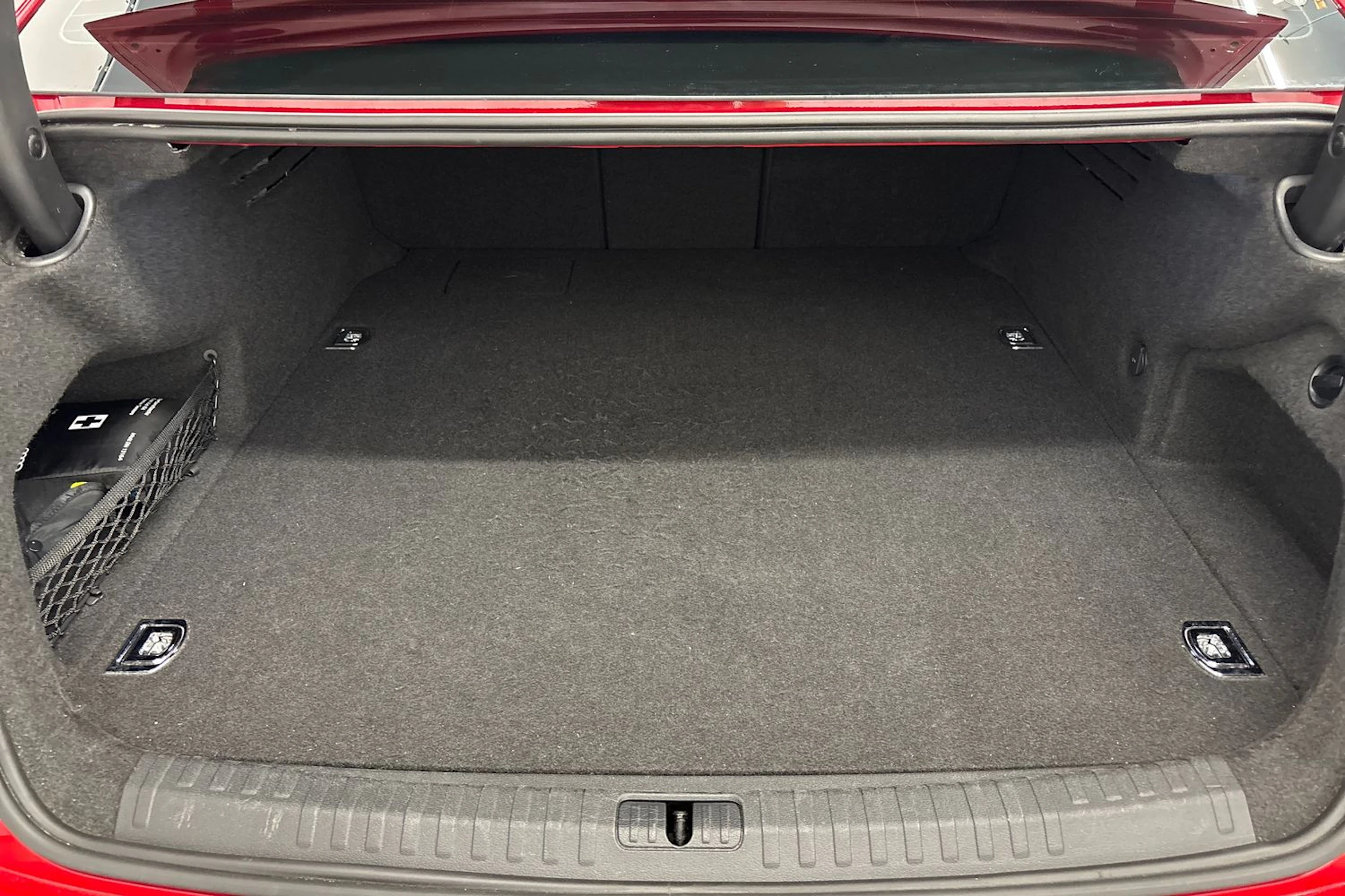 punainen Audi A6 2023 kuva 15.