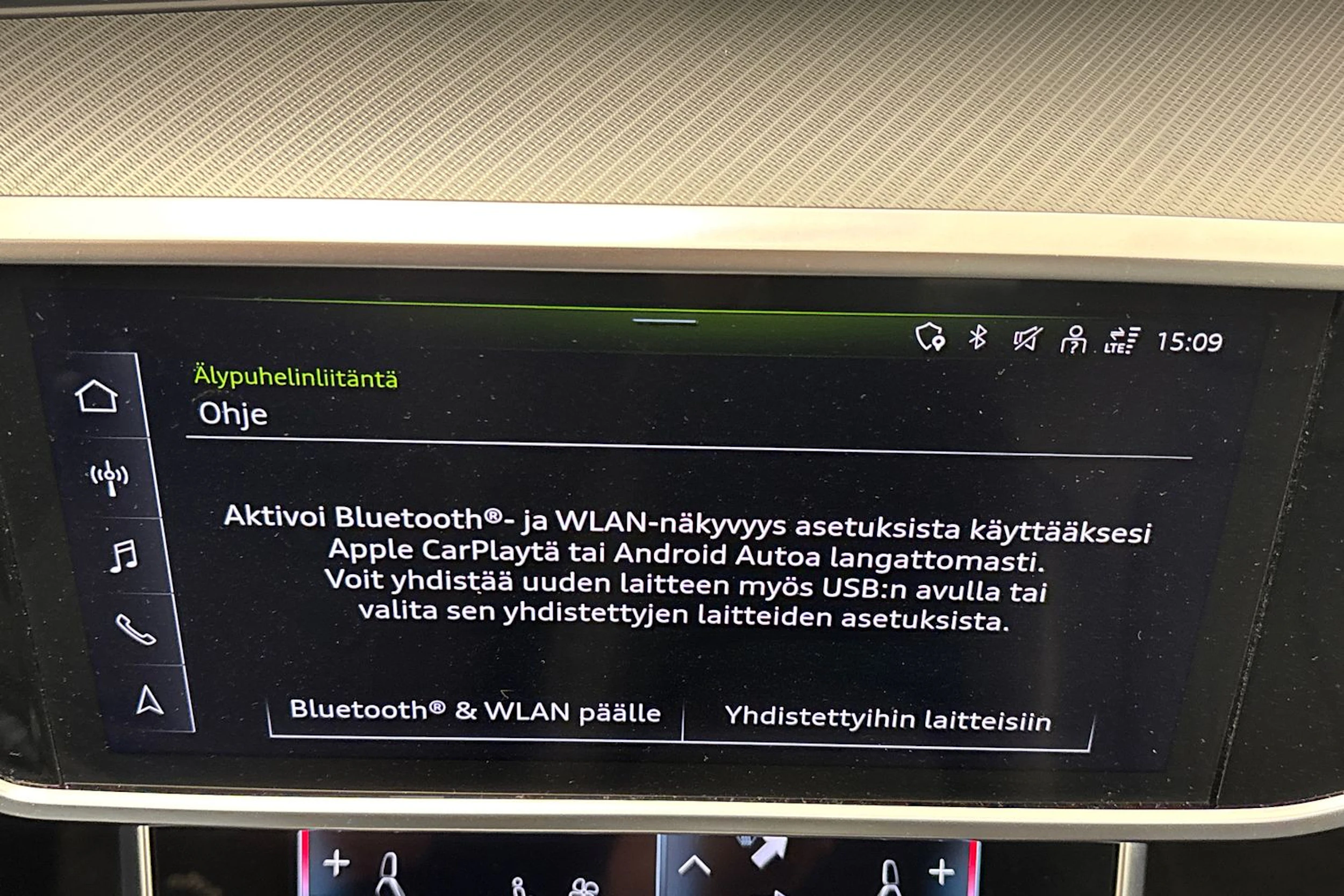 punainen Audi A6 2023 kuva 19.