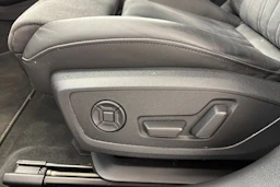punainen Audi A6 2023 kuva 25.