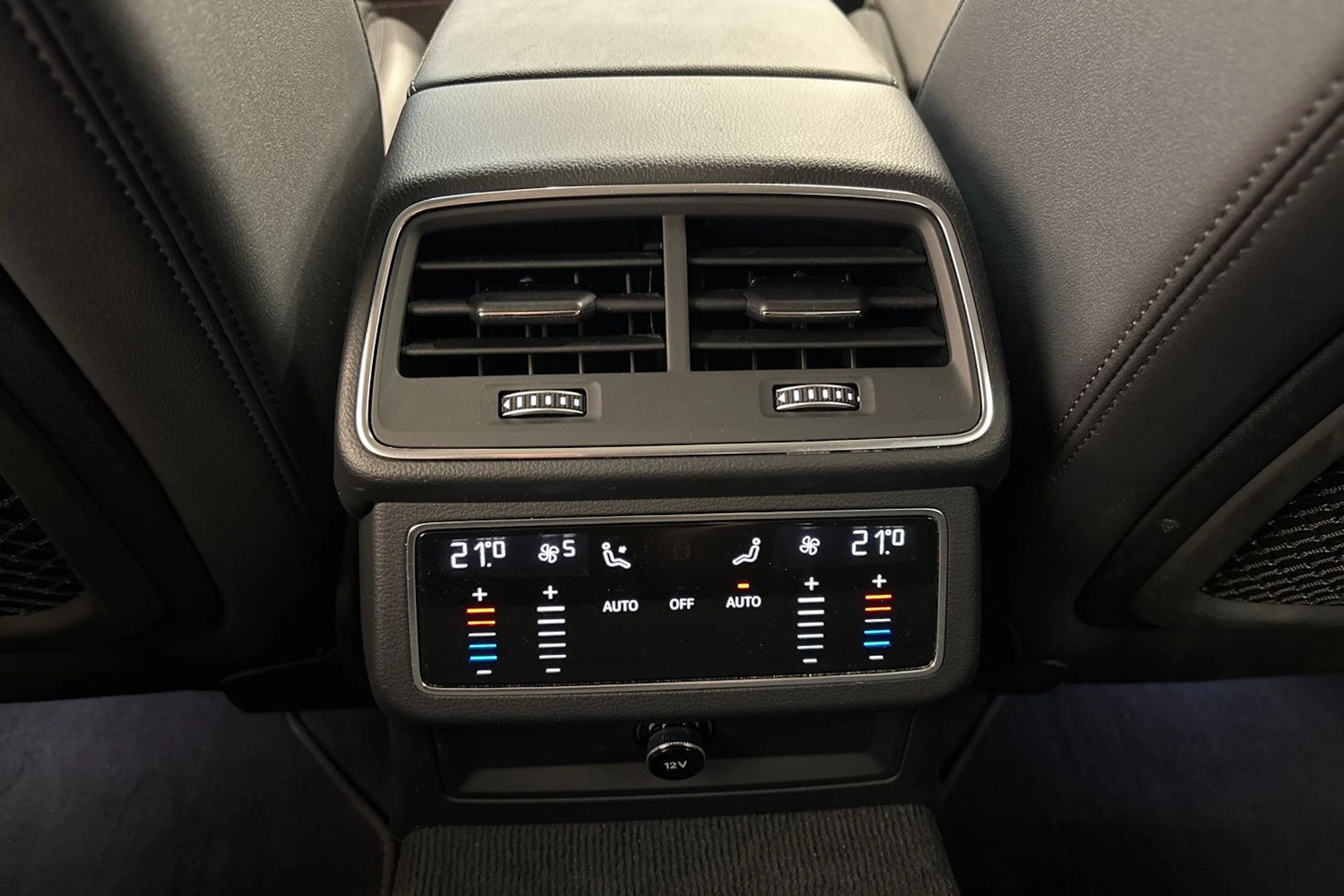 punainen Audi A6 2023 kuva 26.