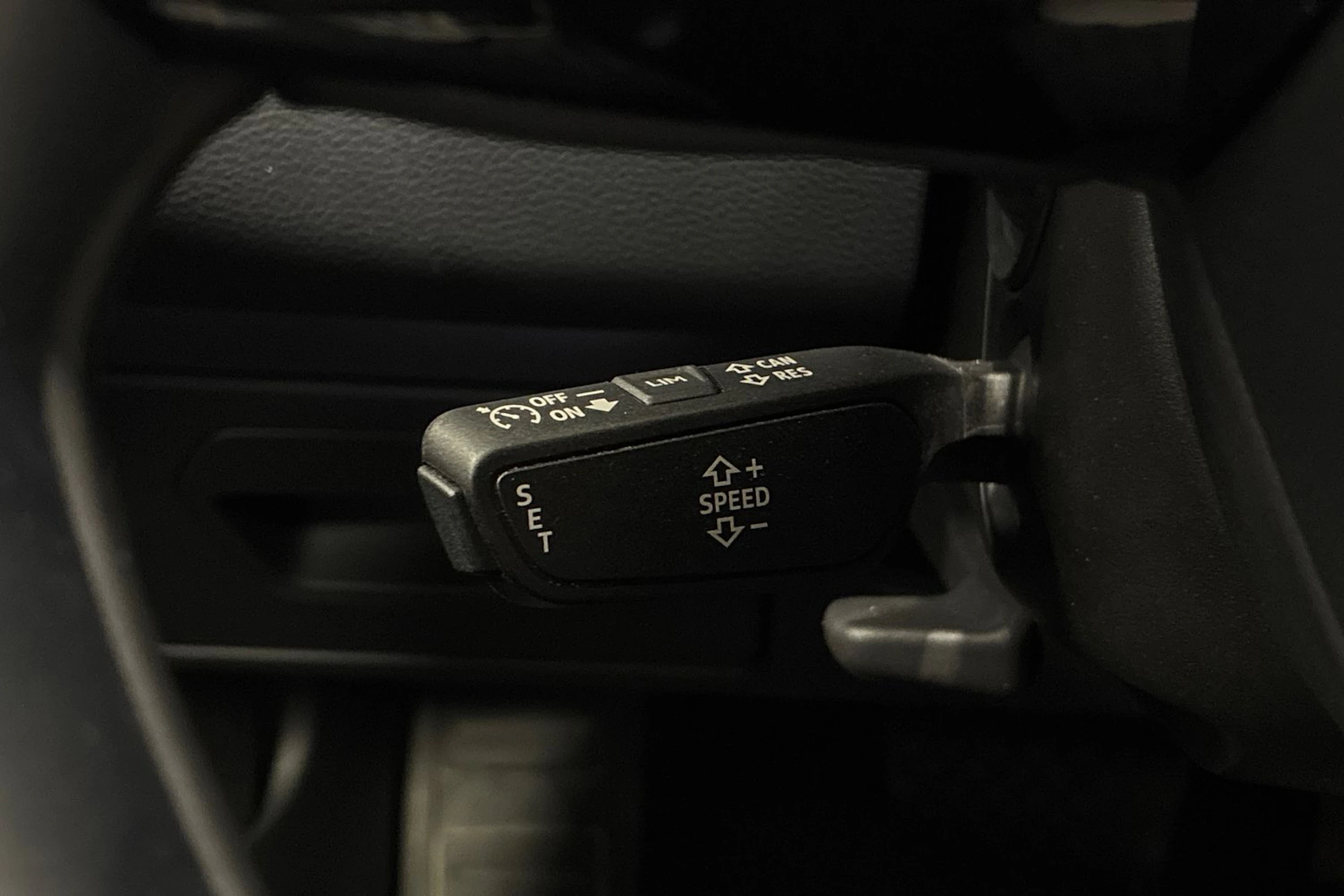 musta Audi A6 2023 kuva 15.