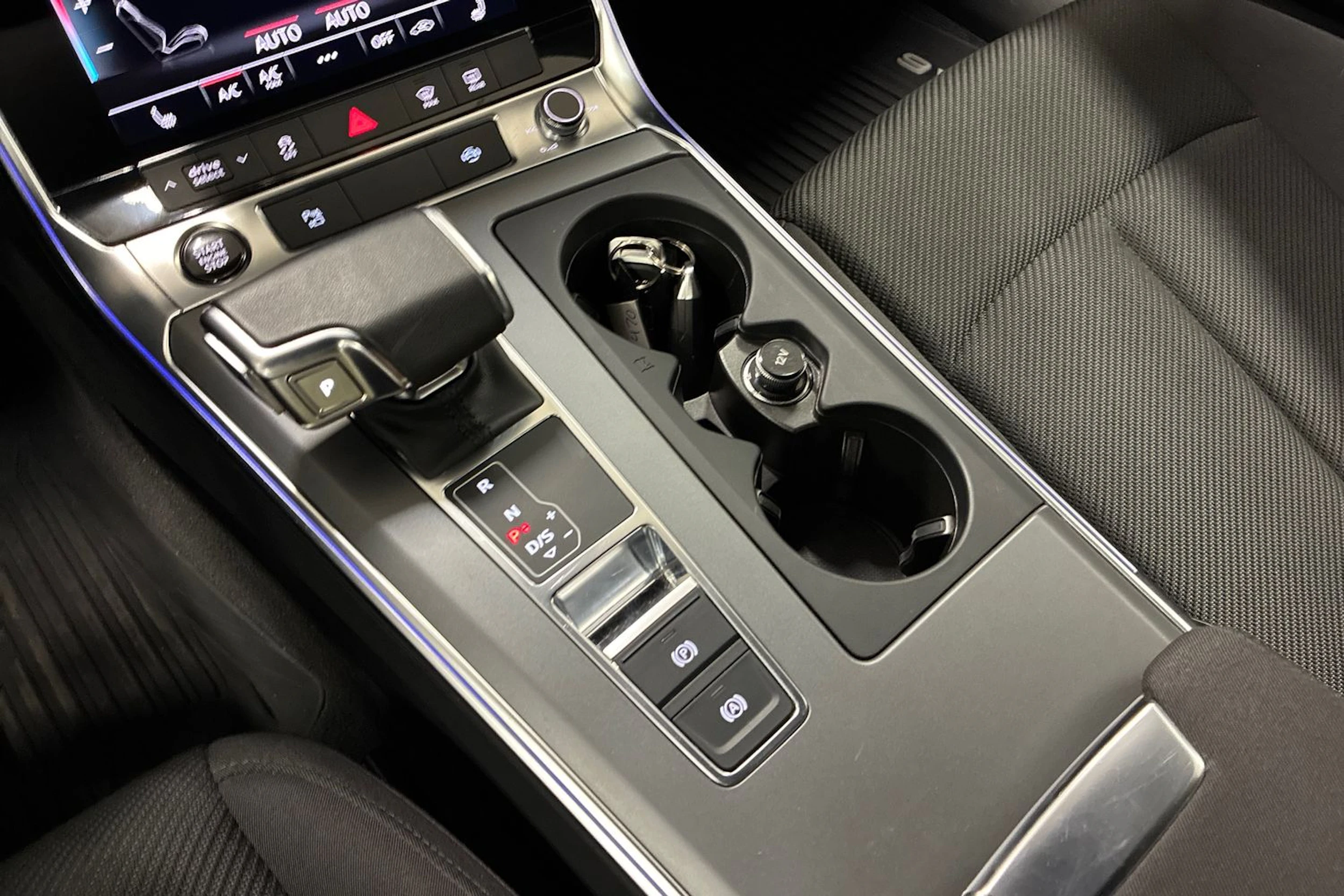 musta Audi A6 2023 kuva 21.