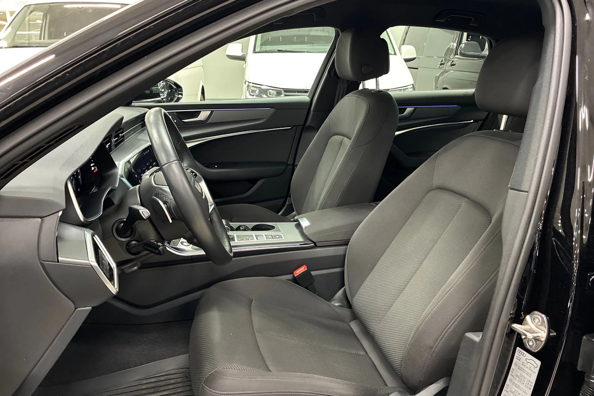 musta Audi A6 2023 kuva 26.