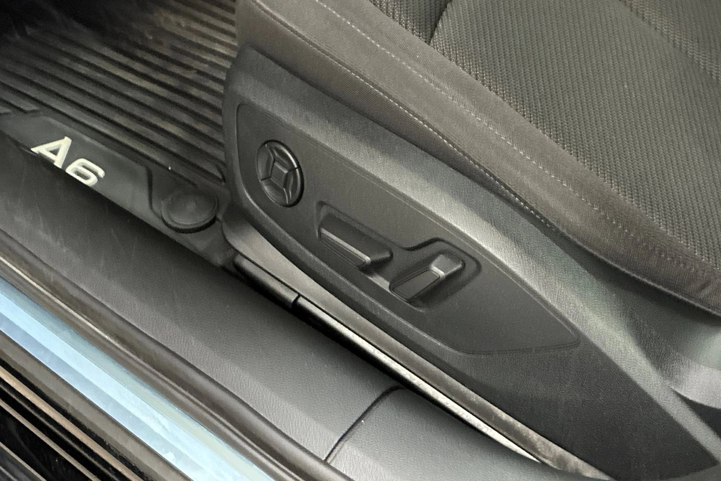 musta Audi A6 2023 kuva 27.