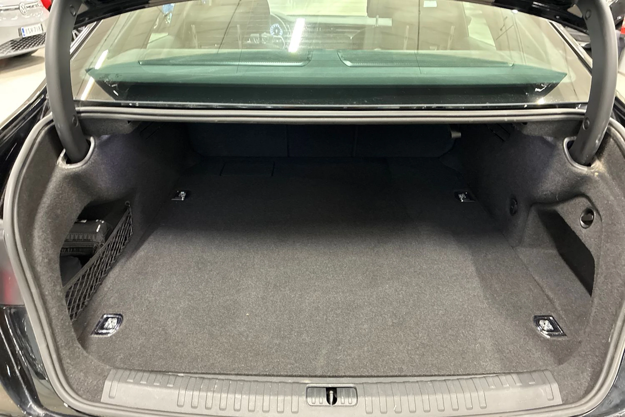 musta Audi A6 2023 kuva 28.