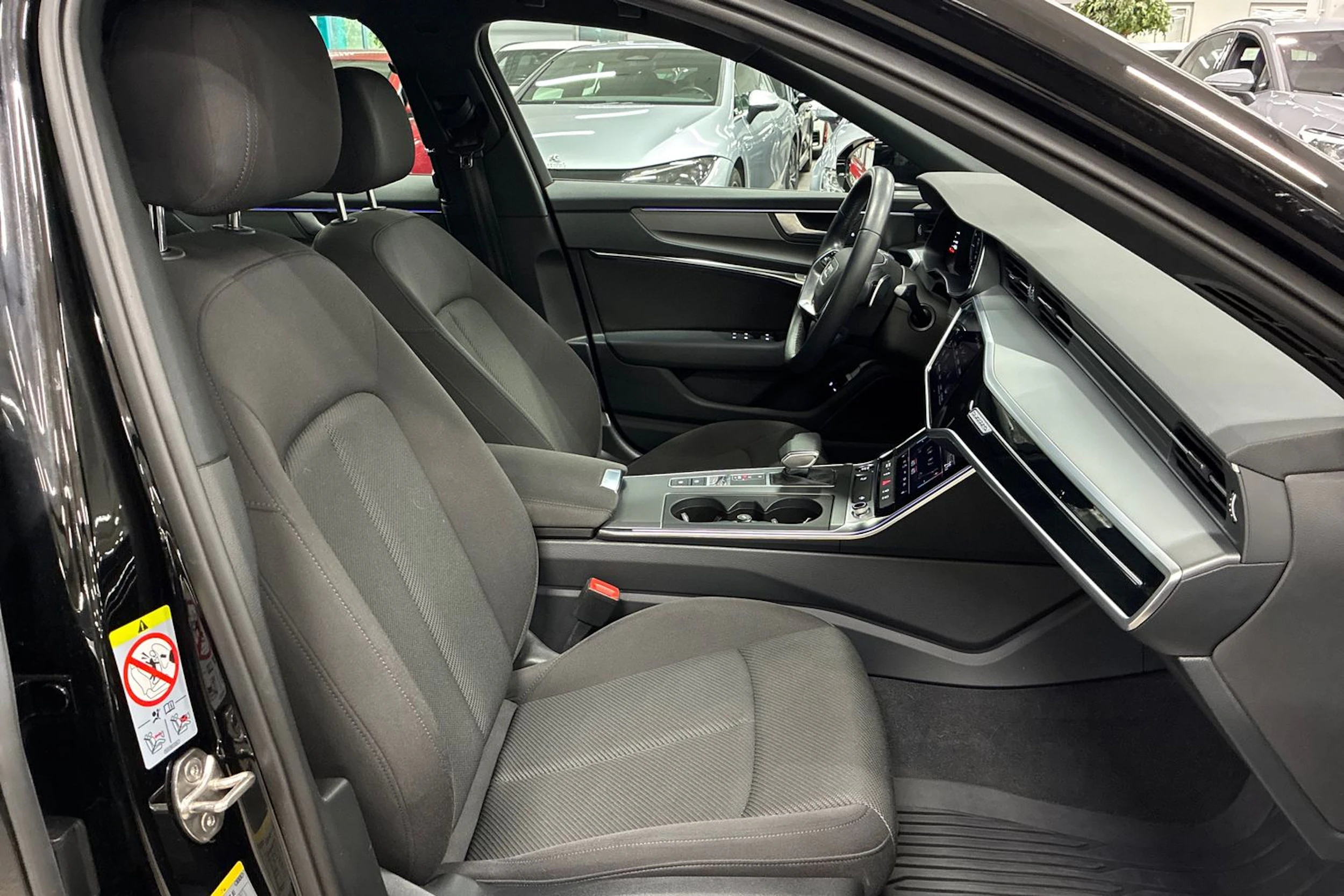 musta Audi A6 2023 kuva 29.