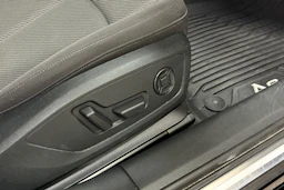musta Audi A6 2023 kuva 31.