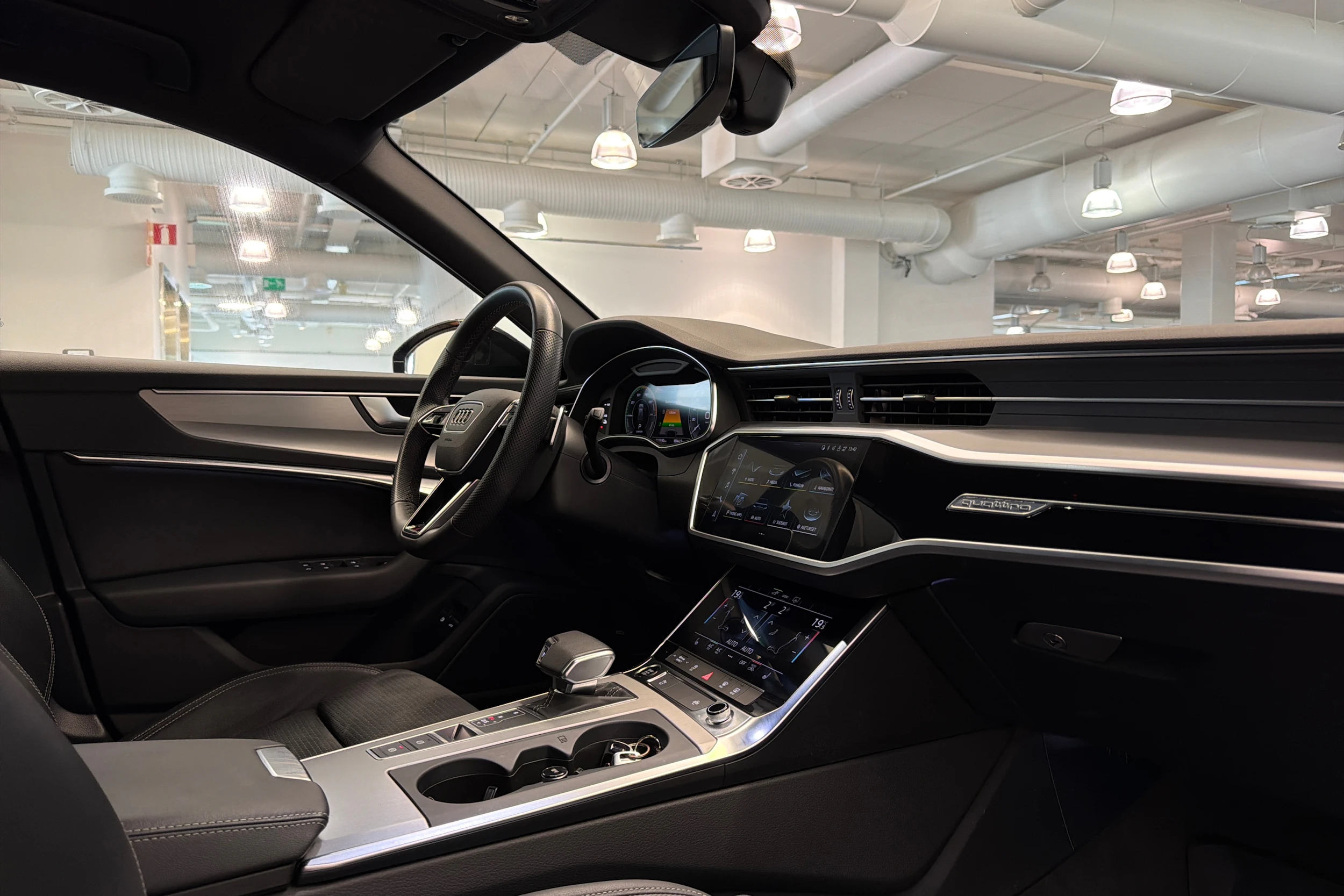 sininen Audi A6 2023 kuva 14.