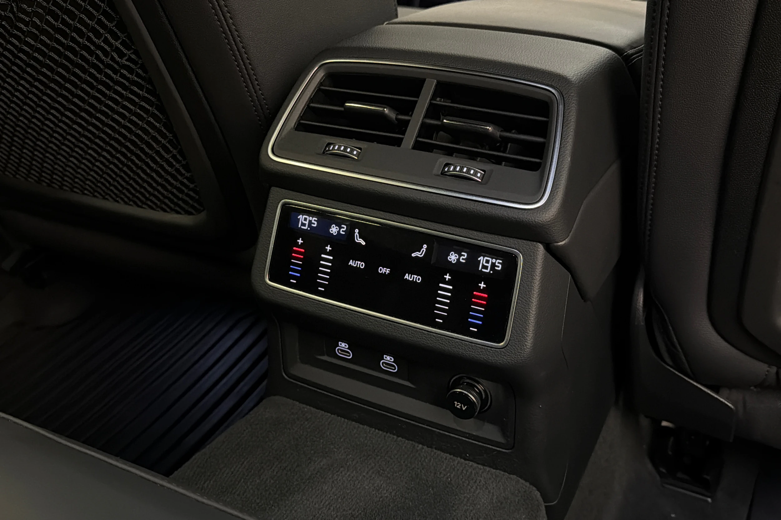 sininen Audi A6 2023 kuva 15.
