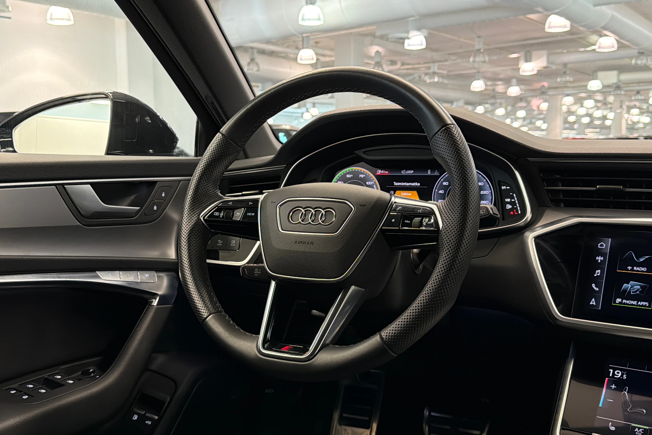 sininen Audi A6 2023 kuva 16.