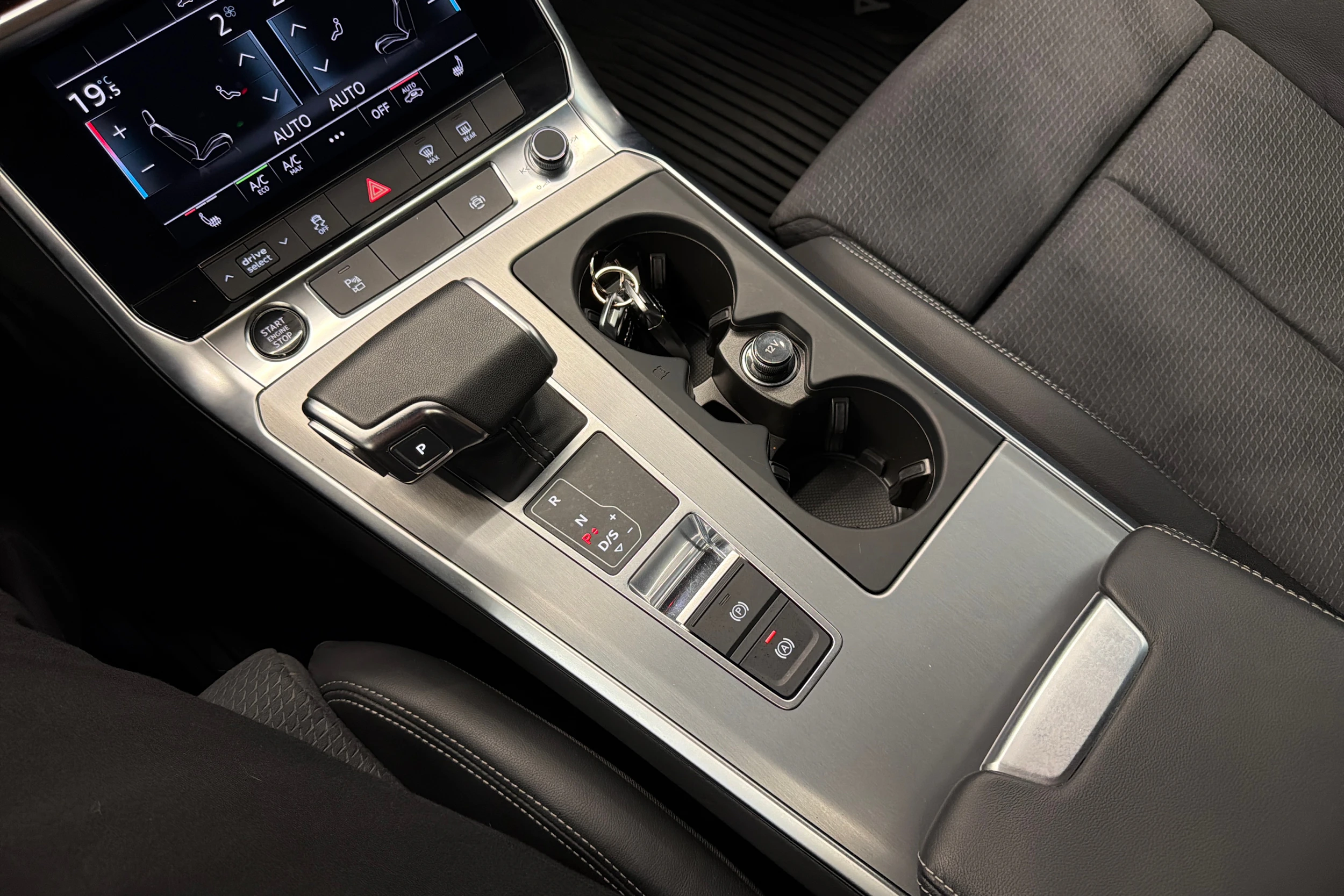 sininen Audi A6 2023 kuva 25.