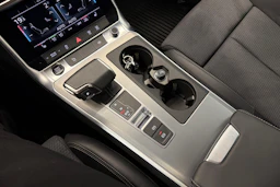 sininen Audi A6 2023 kuva 25.