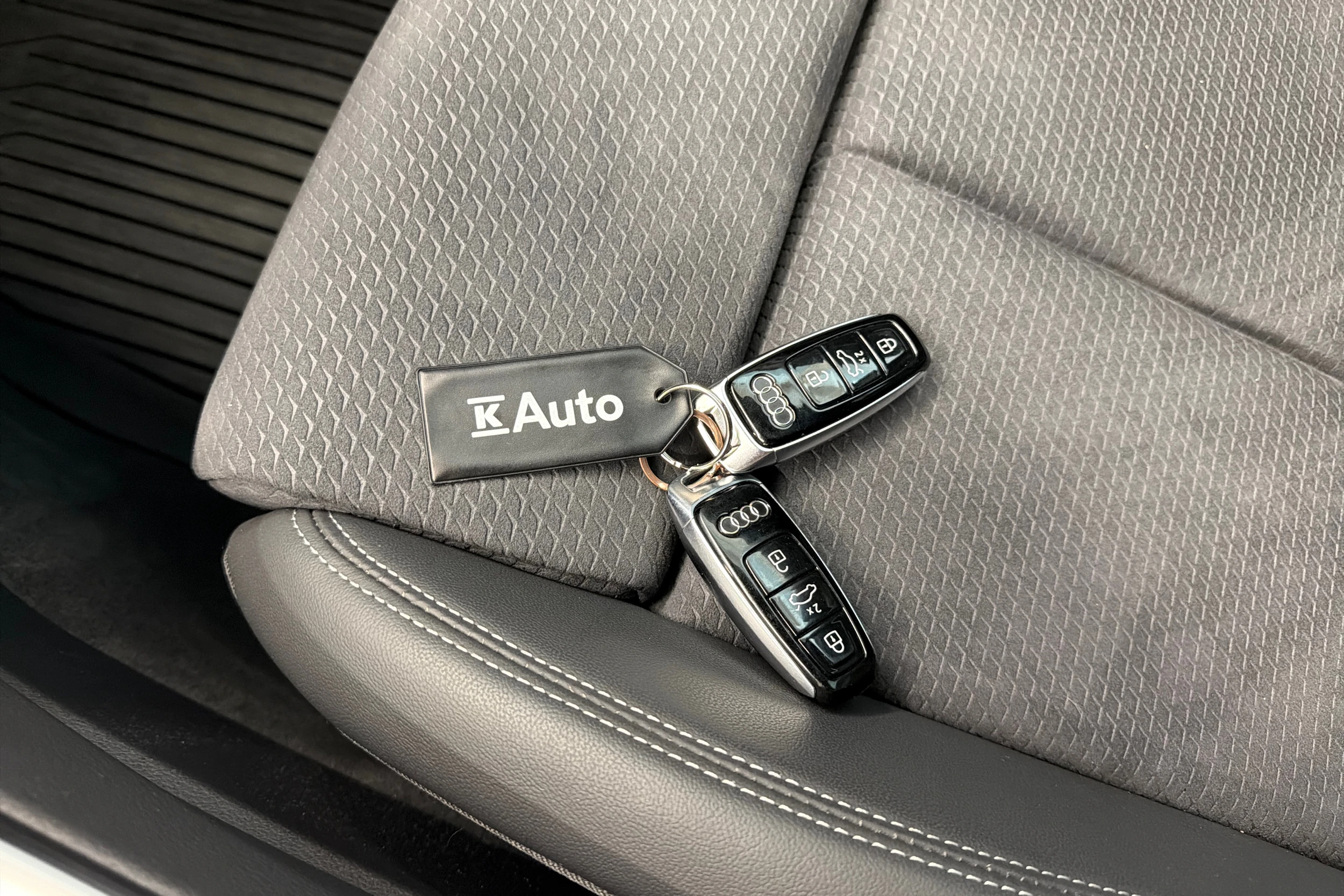 sininen Audi A6 2023 kuva 34.