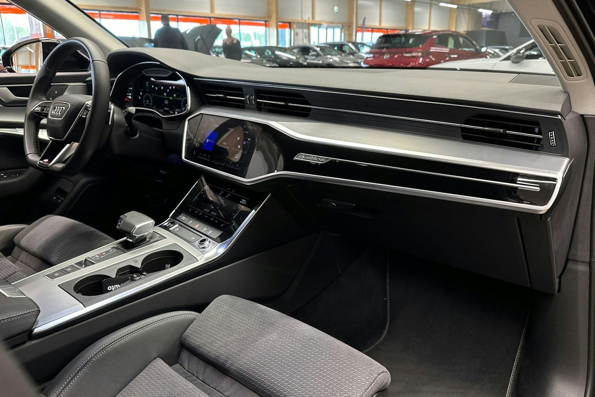 musta Audi A6 2023 kuva 13.