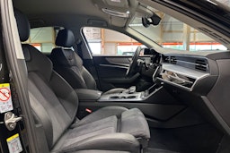 musta Audi A6 2023 kuva 15.