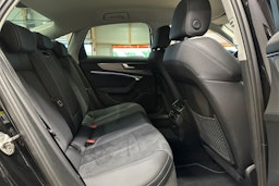 musta Audi A6 2023 kuva 17.