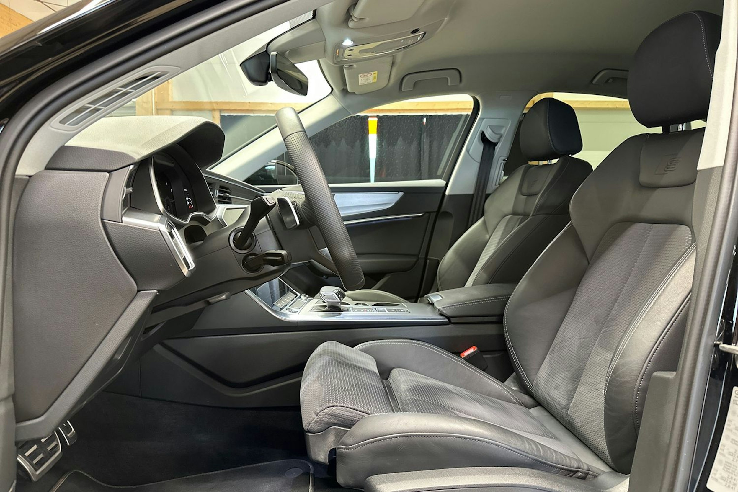 musta Audi A6 2023 kuva 18.
