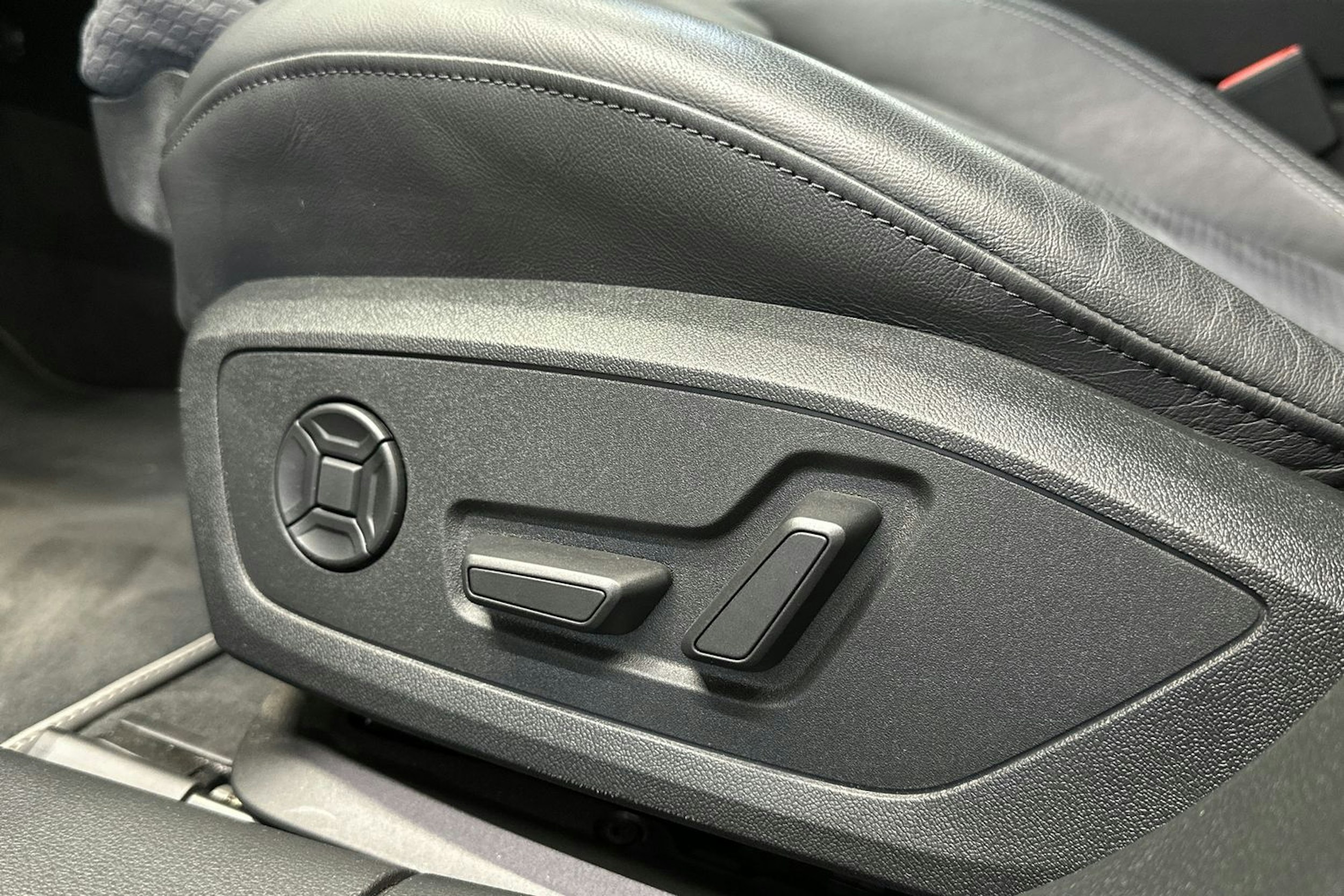 musta Audi A6 2023 kuva 19.