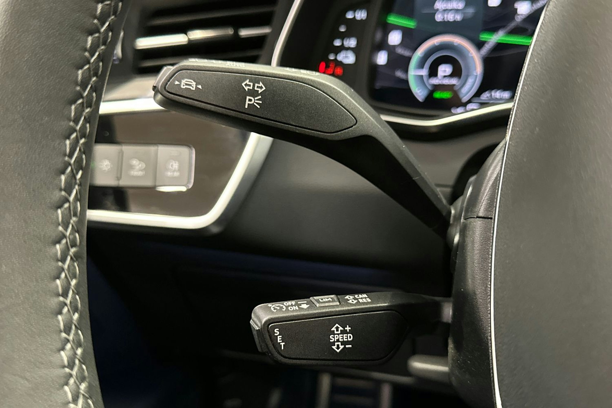 musta Audi A6 2023 kuva 30.