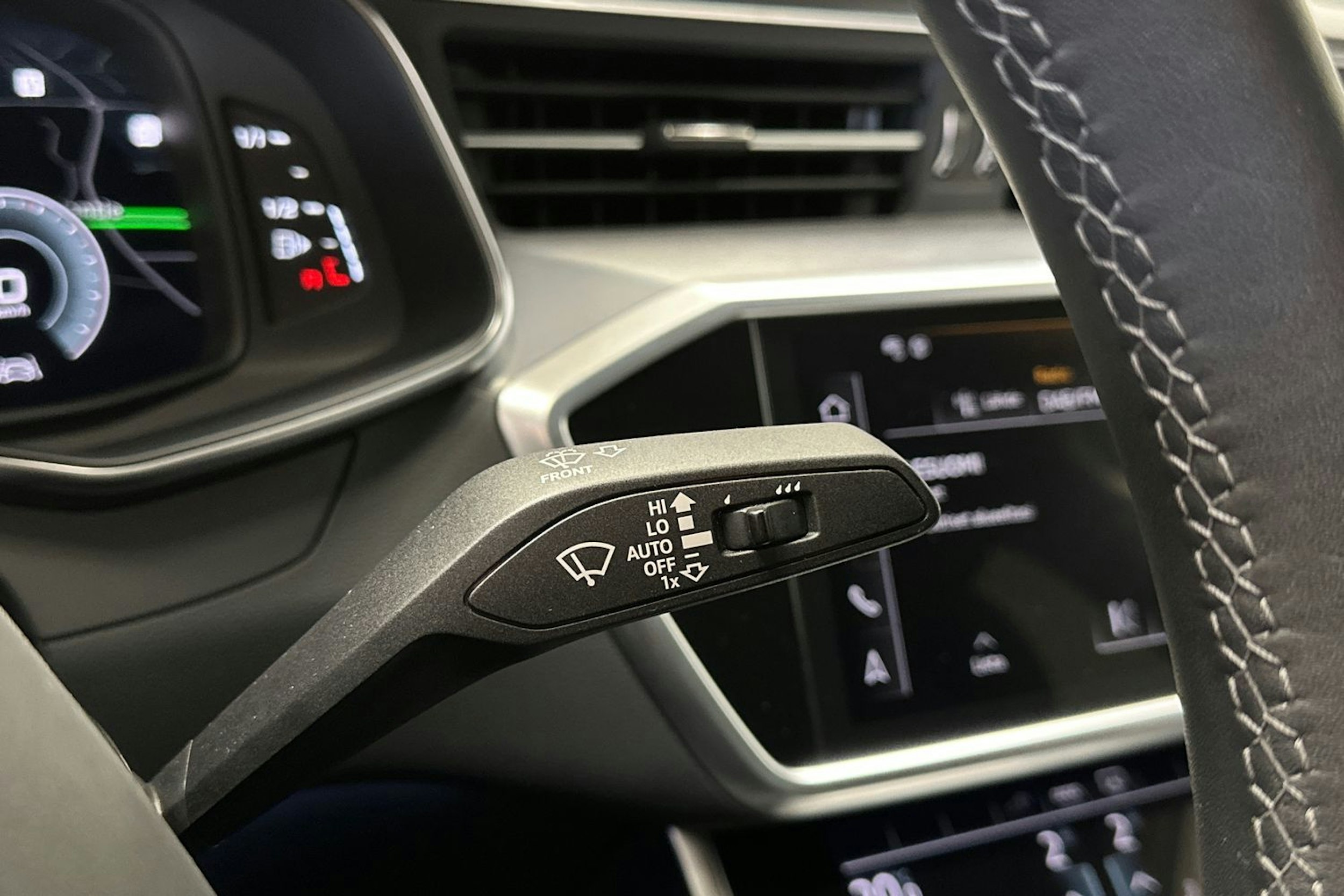 musta Audi A6 2023 kuva 31.