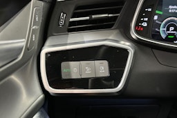 musta Audi A6 2023 kuva 34.