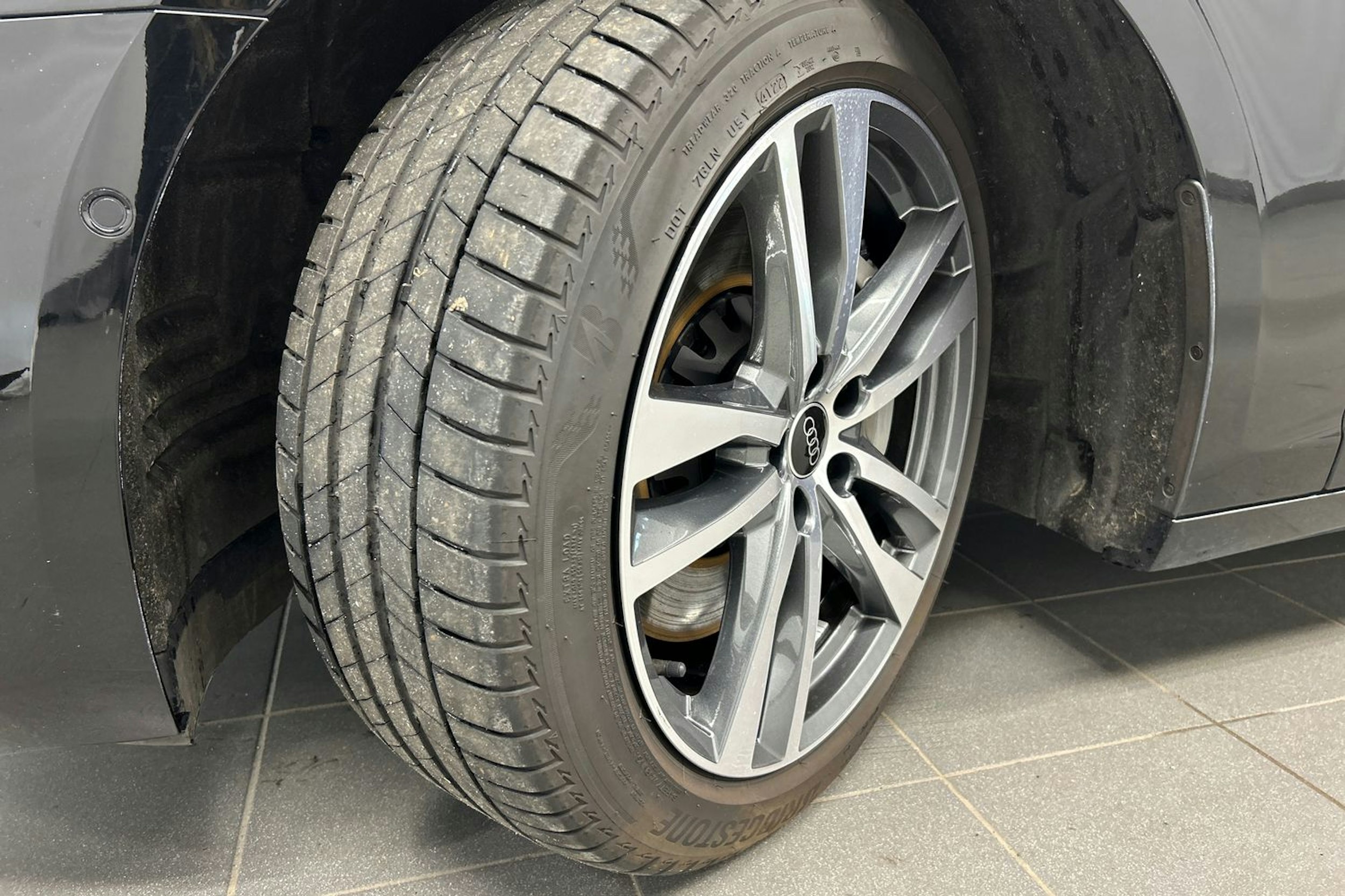 musta Audi A6 2023 kuva 13.