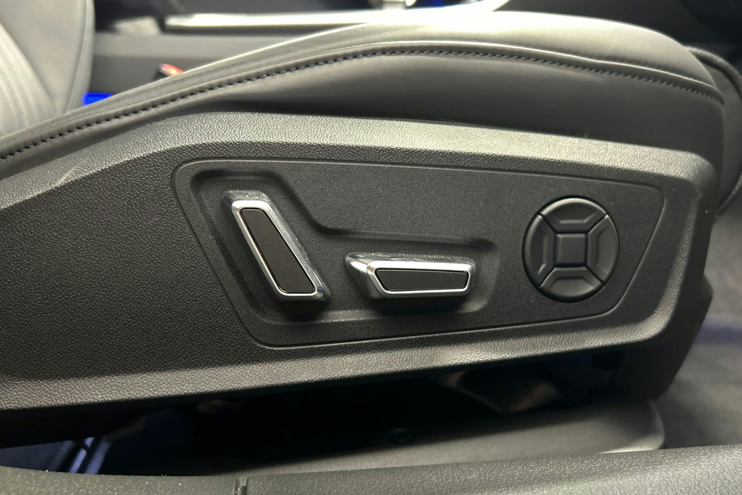 musta Audi A6 2023 kuva 15.