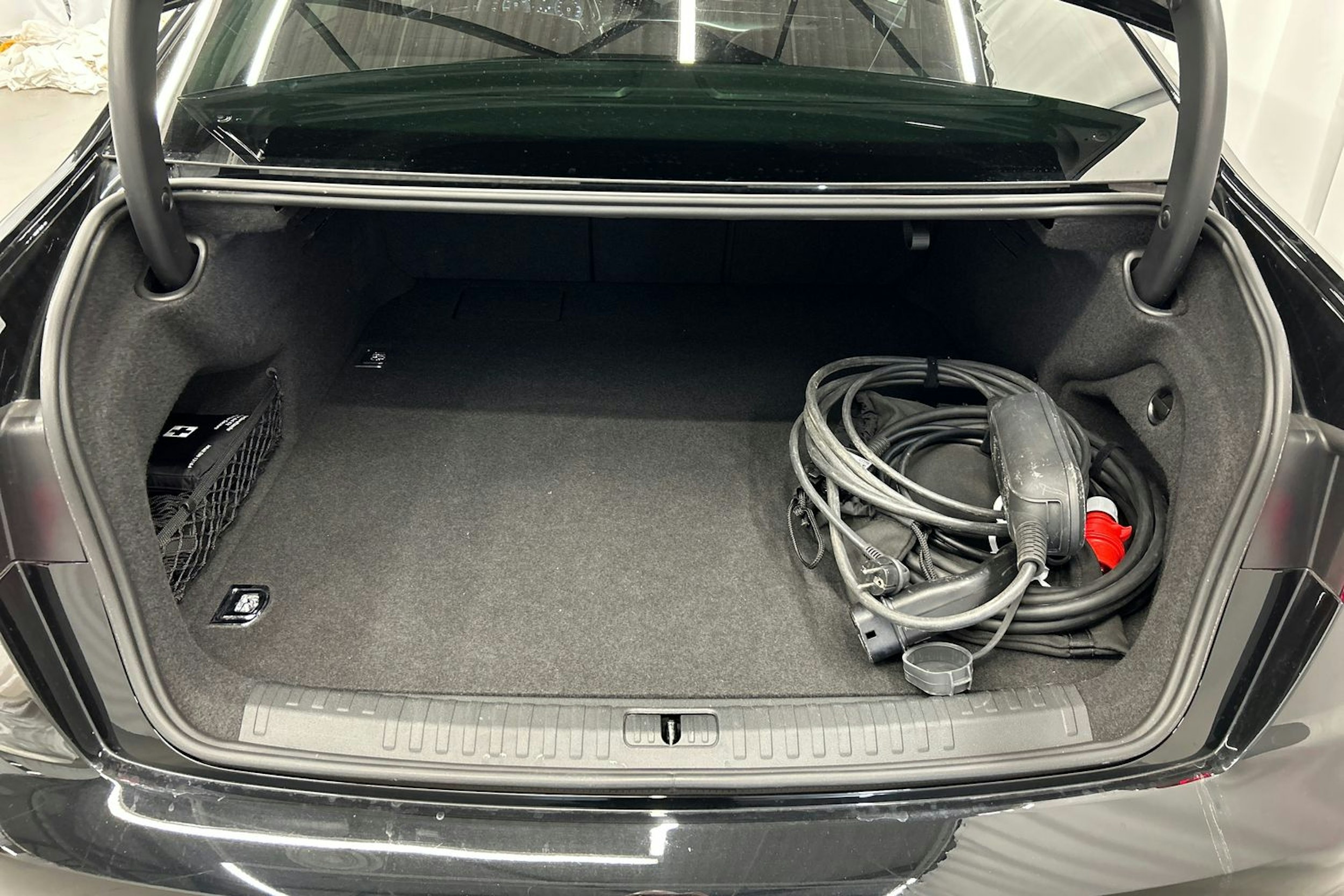 musta Audi A6 2023 kuva 16.