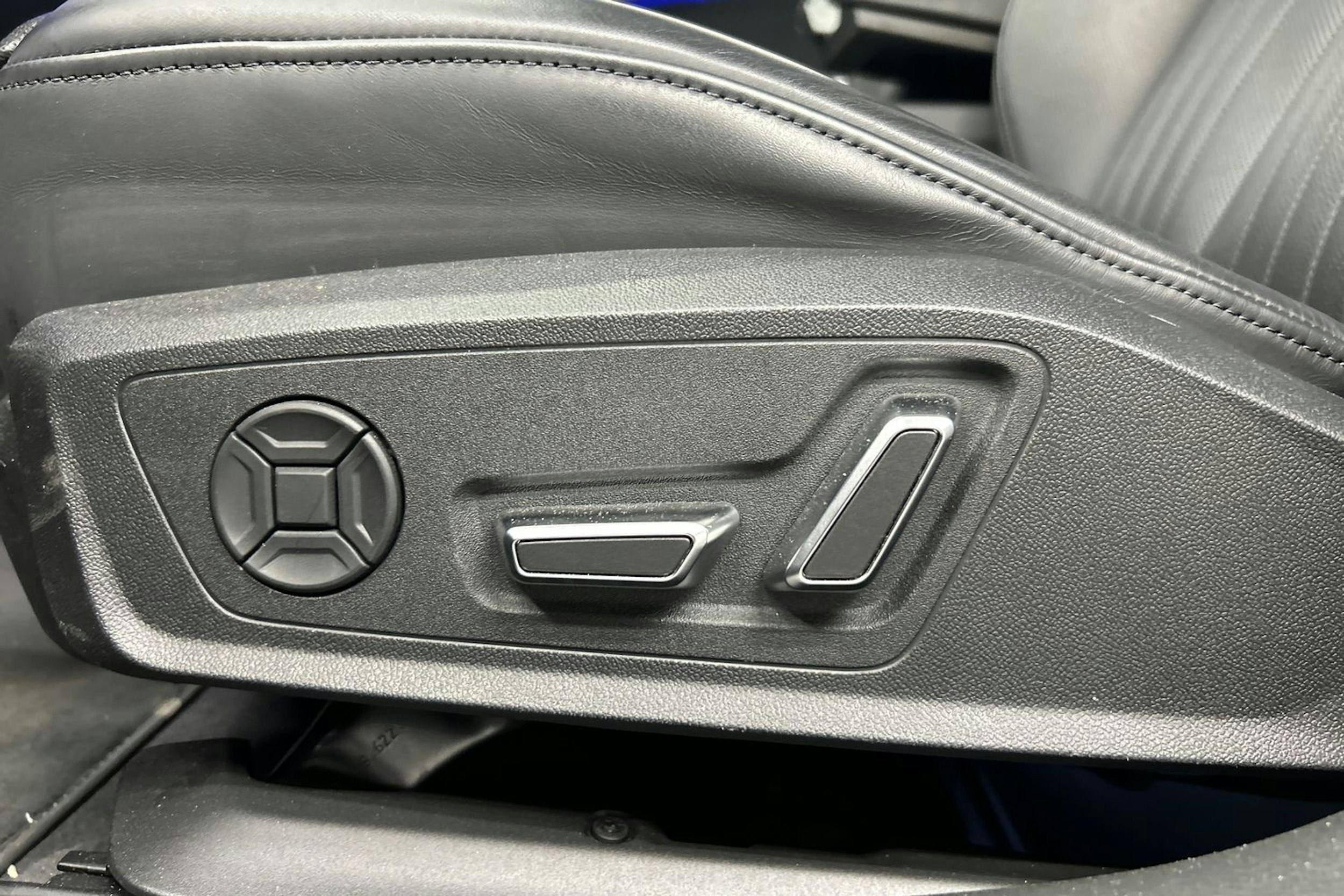 musta Audi A6 2023 kuva 18.