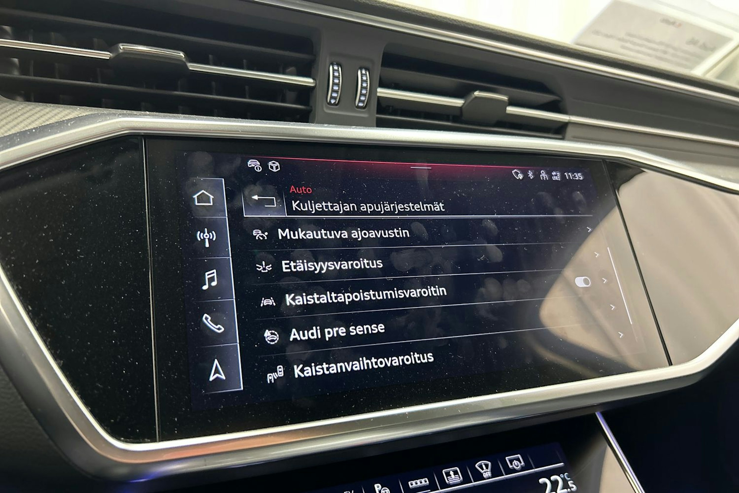 musta Audi A6 2023 kuva 25.