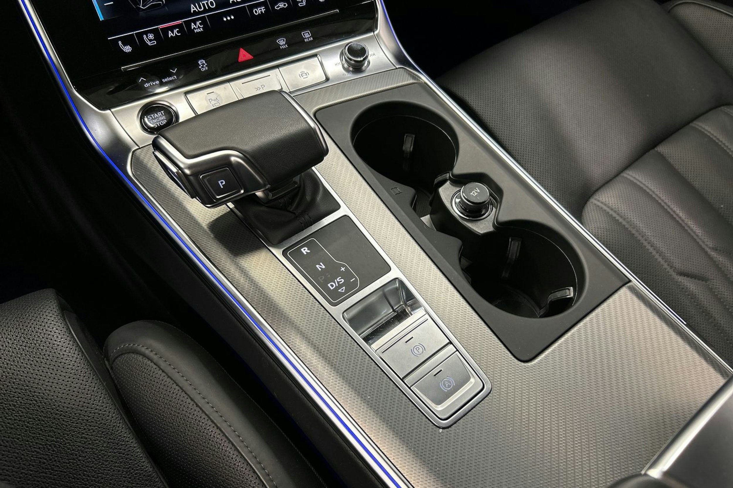 musta Audi A6 2023 kuva 28.