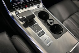 musta Audi A6 2023 kuva 28.
