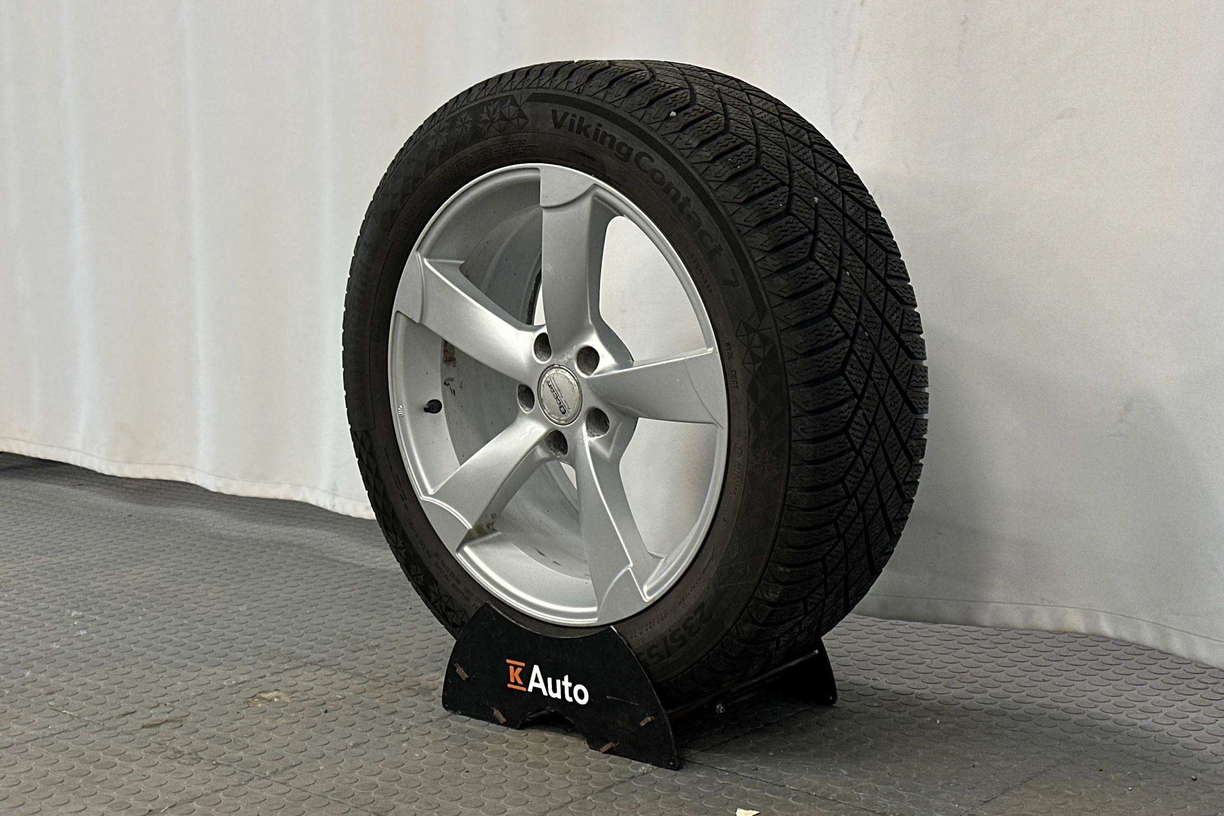 musta Audi A6 2024 kuva 13.