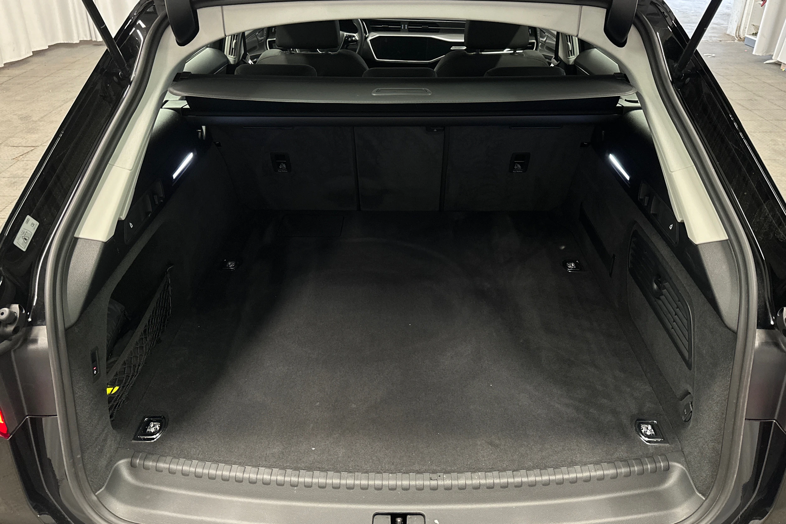 musta Audi A6 2024 kuva 15.